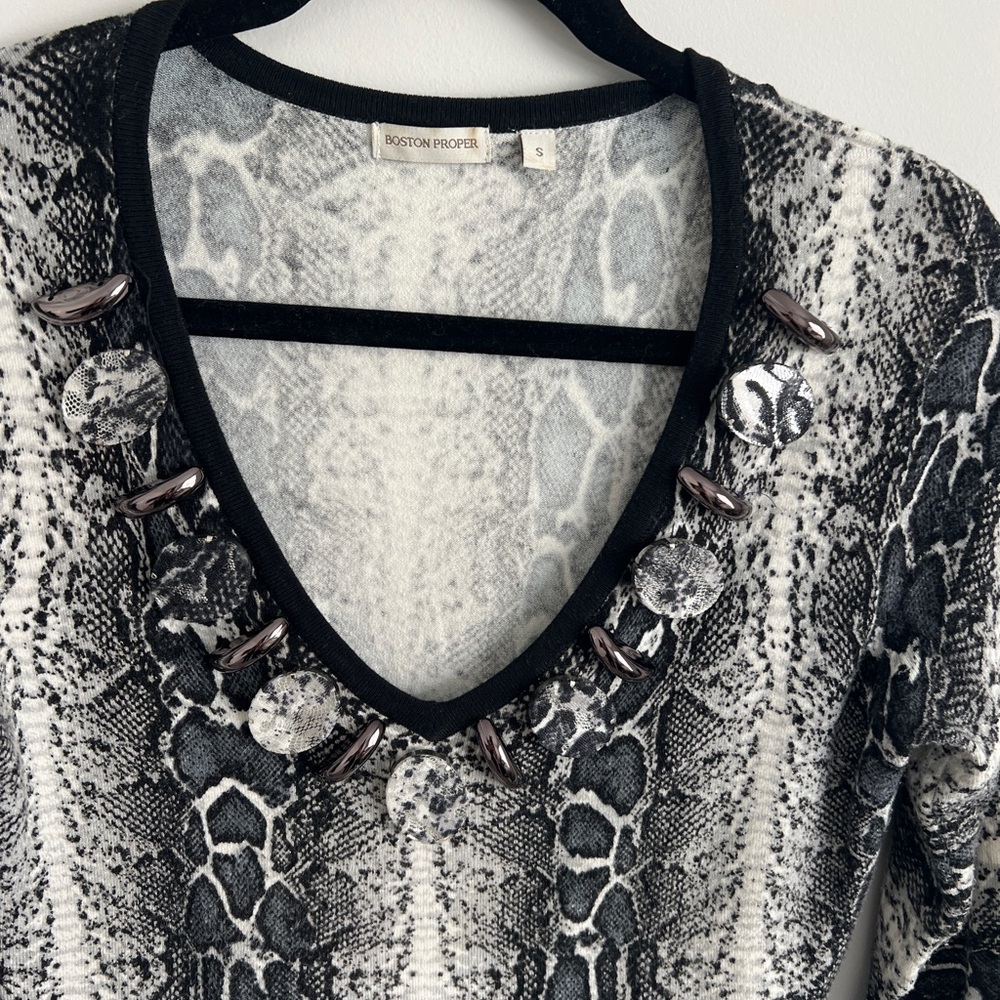 Boston Proper Black/White Python Snake Print V-ne… - image 6